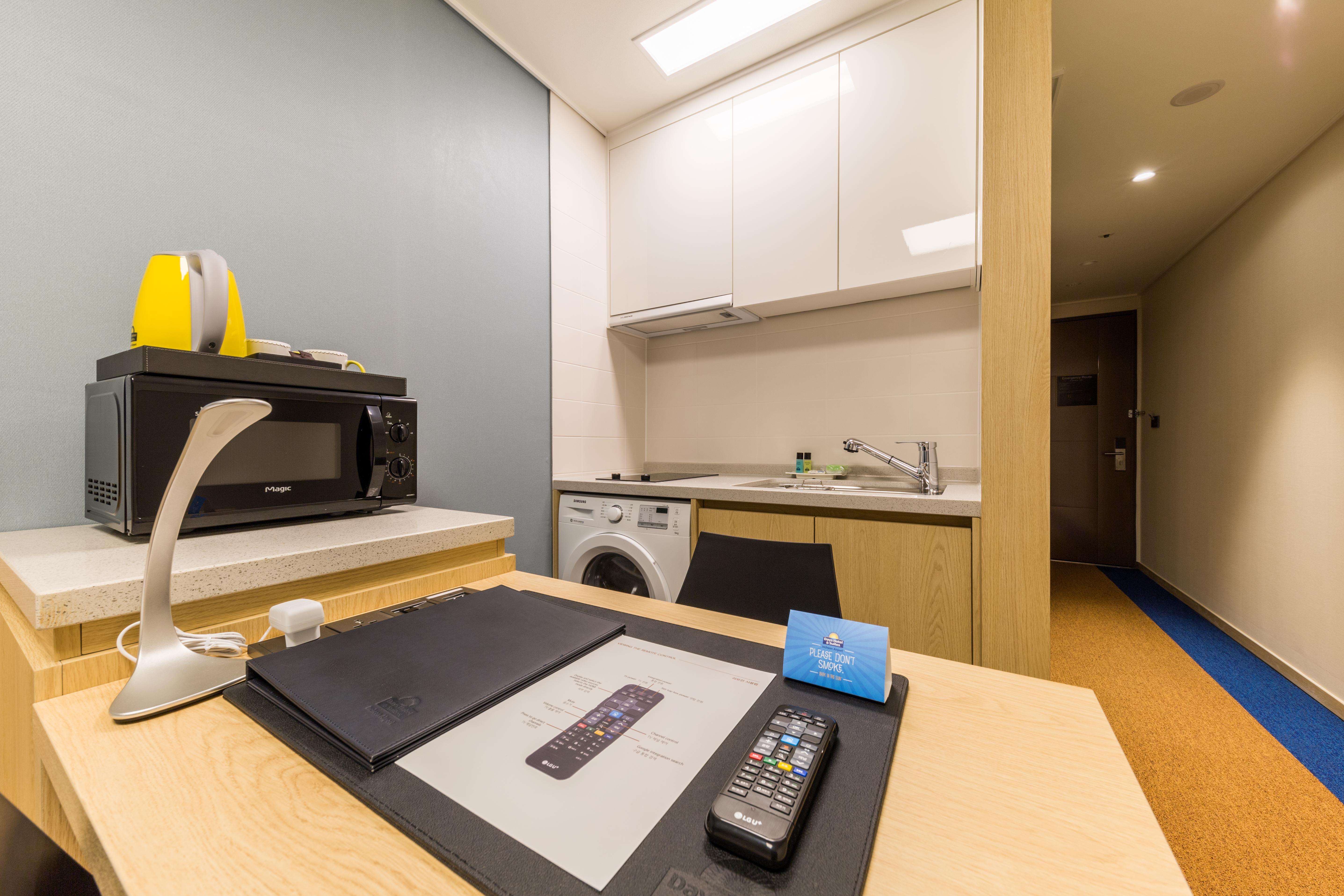 Howard Johnson By Wyndham Incheon Airport Екстер'єр фото