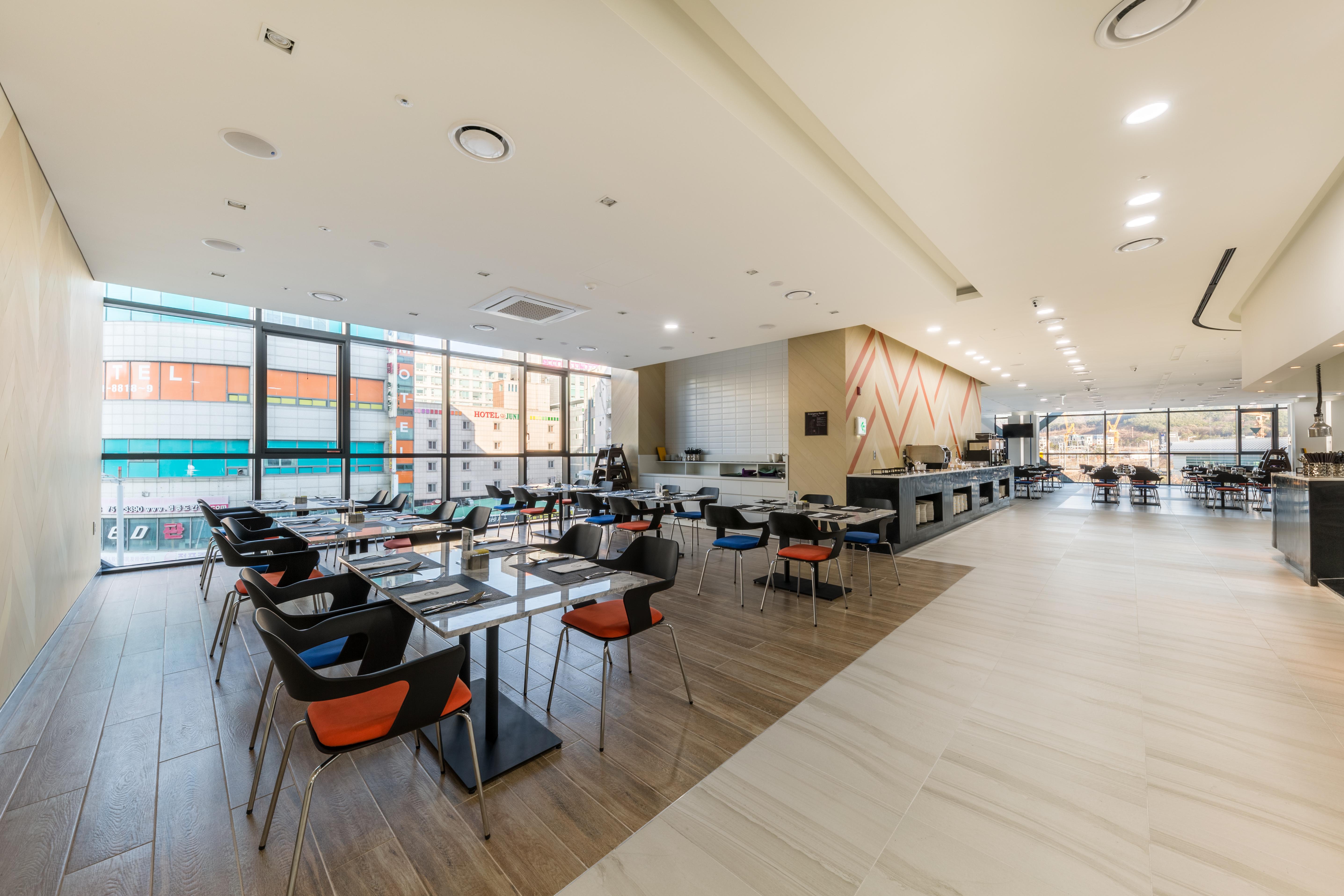 Howard Johnson By Wyndham Incheon Airport Екстер'єр фото