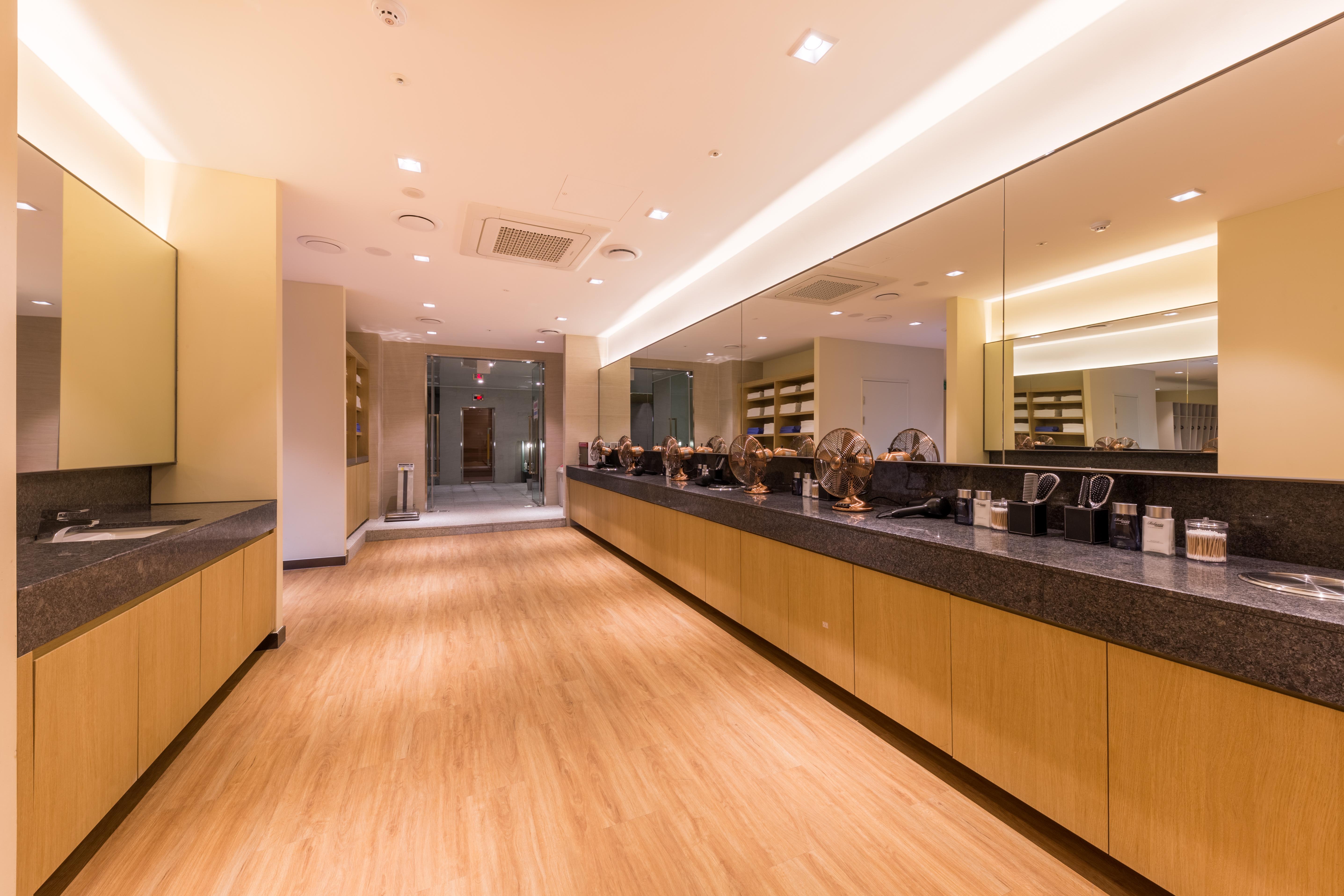 Howard Johnson By Wyndham Incheon Airport Екстер'єр фото