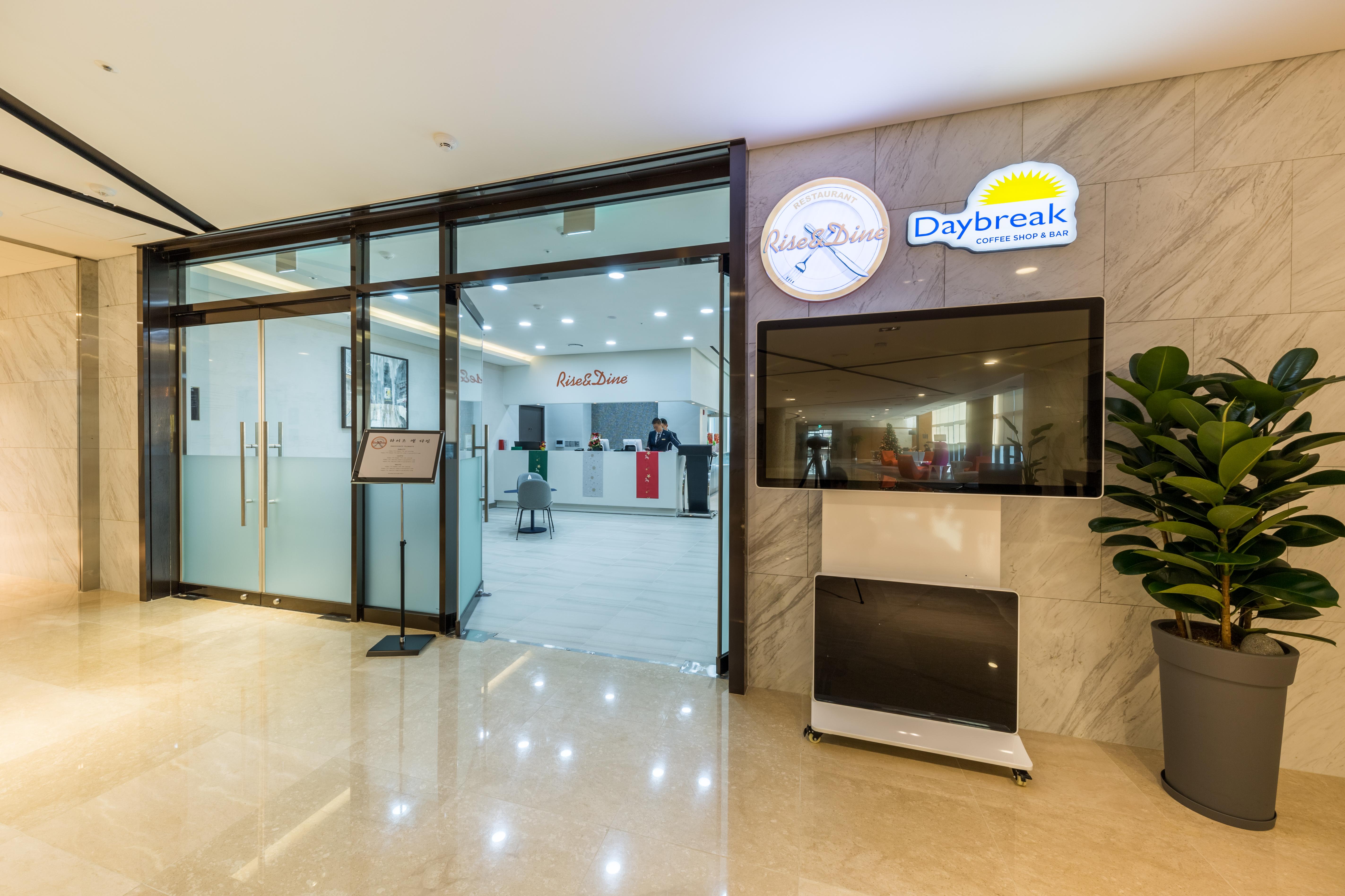 Howard Johnson By Wyndham Incheon Airport Екстер'єр фото