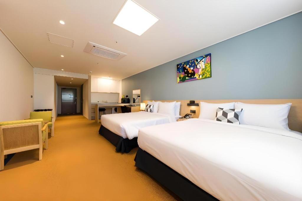 Howard Johnson By Wyndham Incheon Airport Екстер'єр фото