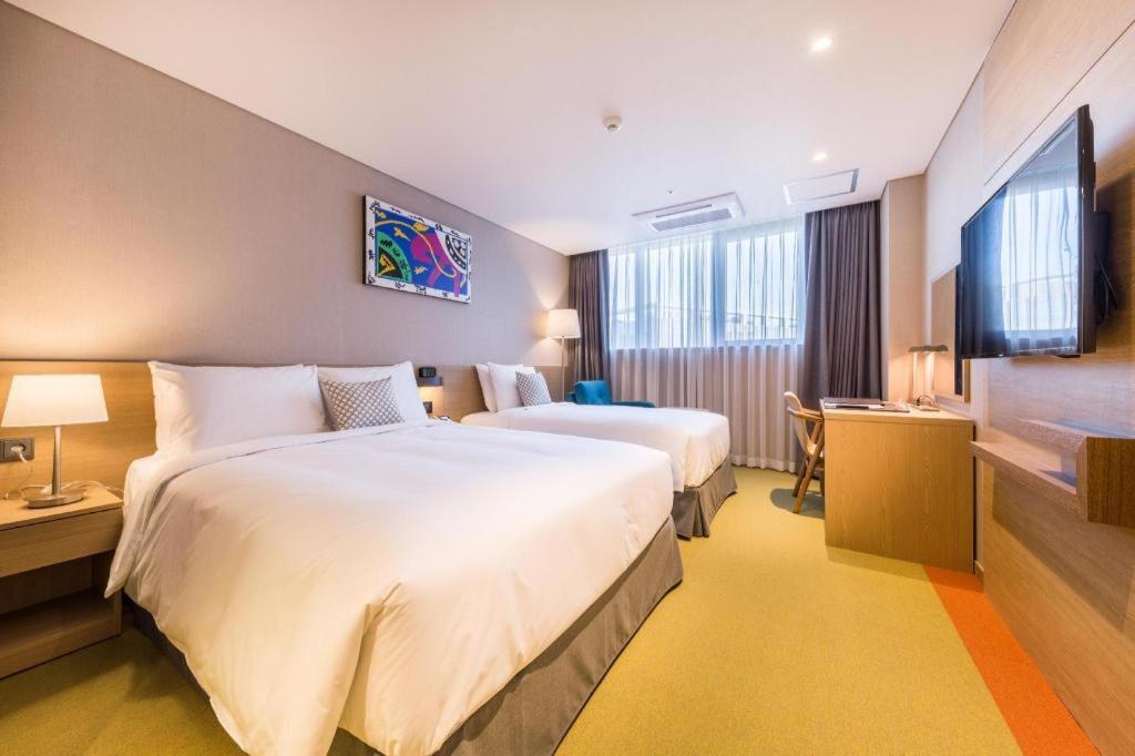 Howard Johnson By Wyndham Incheon Airport Екстер'єр фото