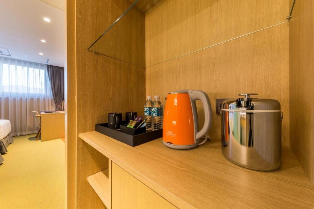 Howard Johnson By Wyndham Incheon Airport Екстер'єр фото