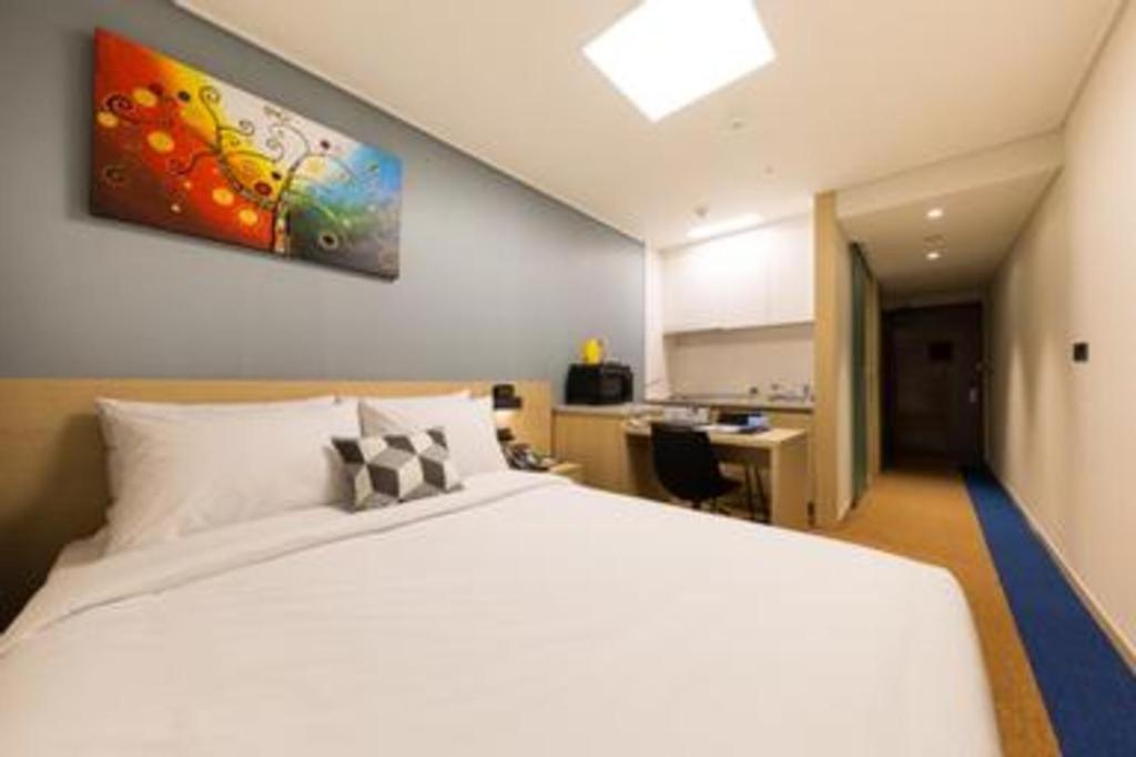 Howard Johnson By Wyndham Incheon Airport Екстер'єр фото