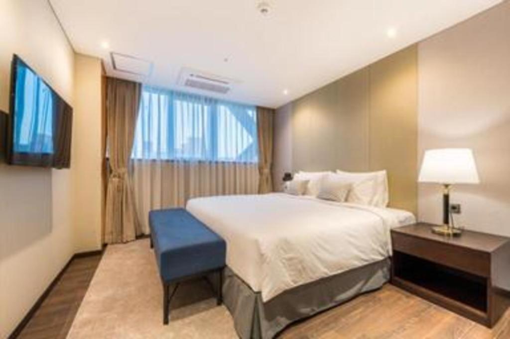 Howard Johnson By Wyndham Incheon Airport Екстер'єр фото