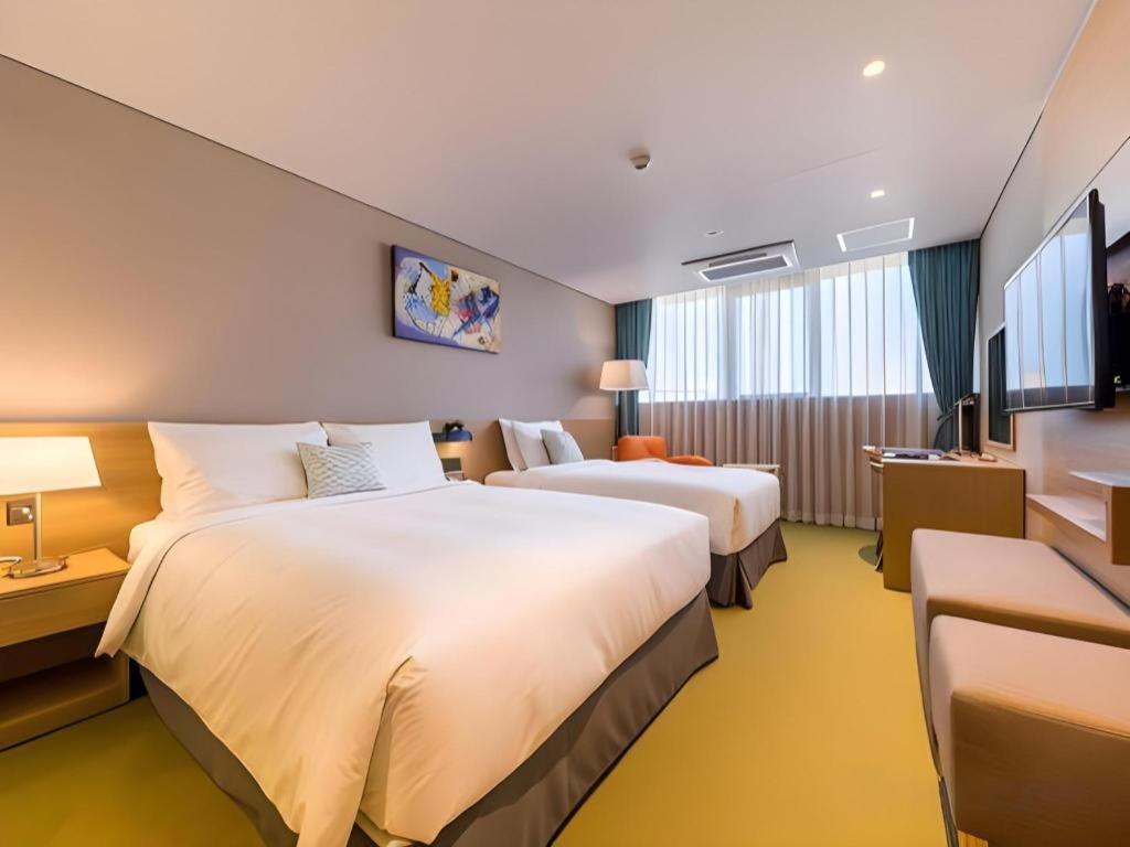 Howard Johnson By Wyndham Incheon Airport Екстер'єр фото